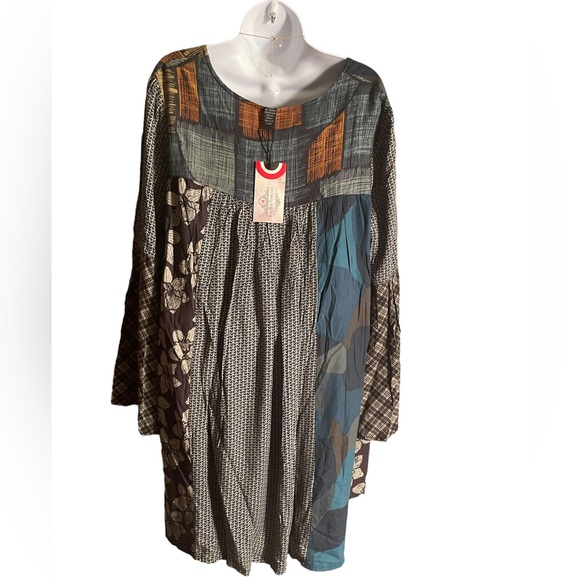 NWT. L/XL. CREATIVE PATCHWORK BLOUSE. BL/GR. 221805 - Picture 3 of 5